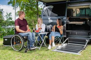 Behindertengerechtes Reisemobil, Wohnwagen, Camping mit Rollstuhl, Freemotion Camper, Sodermanns