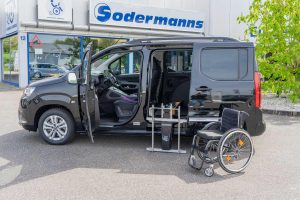 Behindertengerechter Toyota Proace City Verso, Selbstfahrerumbau, Linksgas, Rollstuhlverladesystem, Sodermanns